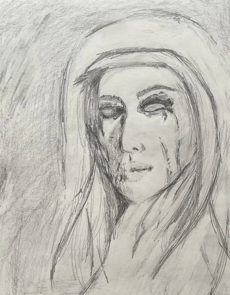 Crtež lijevog polu profila žene s ožiljcima na licu bez zjenica, dugę kose i kapuljačom na glavi.